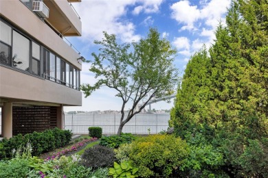 Sought-after waterfront building (32) High floor with