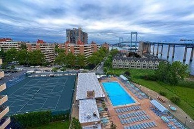 Sought-after waterfront building (32) High floor with