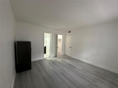 Beautiful 2BD/2BA co-op located just minutes from the beach in