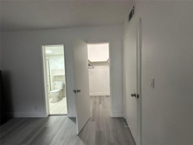 Beautiful 2BD/2BA co-op located just minutes from the beach in