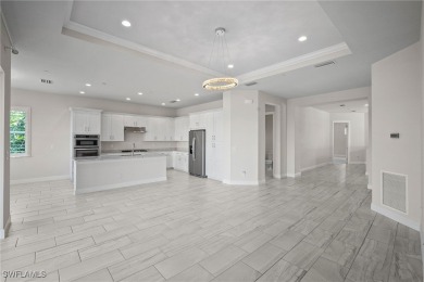 Stunning Coach Home in Azure at Hacienda Lakes!

Welcome to