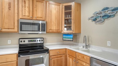 Wonderful Gulf-to-Bay complex on Anna Maria Island. Furnished