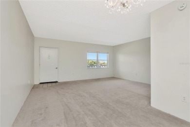 Light and fresh, renovated, ready to move in. This one-bedroom