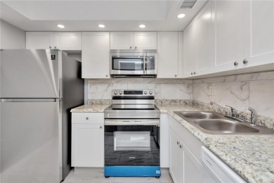 Light and fresh, renovated, ready to move in. This one-bedroom