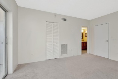 Light and fresh, renovated, ready to move in. This one-bedroom