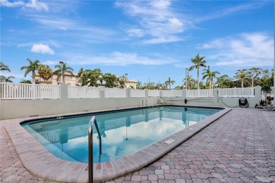 Light and fresh, renovated, ready to move in. This one-bedroom
