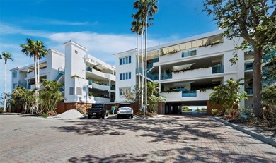 Perfectly positioned on Sarasota Bay at the southern end of