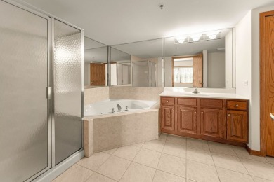 Welcome to carefree living in this desirable elevator building