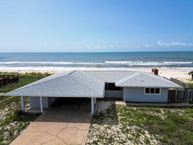 This charming ground level house on St. George Island offers the