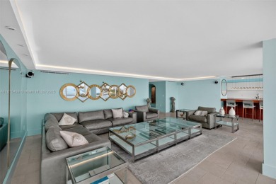 Stunning oceanfront penthouse with panoramic view of Key