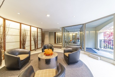 Updated and spacious Gold Coast studio with Dearborn Street