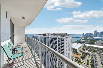 Experience 42nd-floor living with stunning, unobstructed views