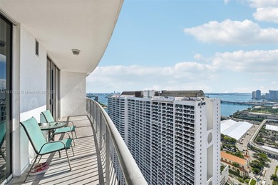 Experience 42nd-floor living with stunning, unobstructed views