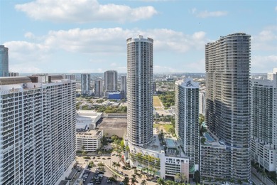 Experience 42nd-floor living with stunning, unobstructed views