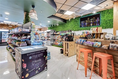 Experience 42nd-floor living with stunning, unobstructed views