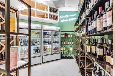 Experience 42nd-floor living with stunning, unobstructed views