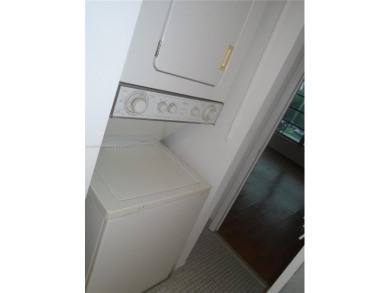 Must-see condo in Inverrary at a great price! AND LOCATION  2/2