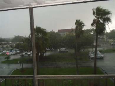 Must-see condo in Inverrary at a great price! AND LOCATION  2/2