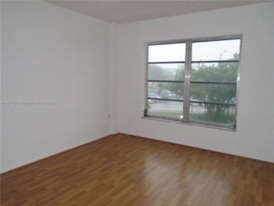 Must-see condo in Inverrary at a great price! AND LOCATION  2/2