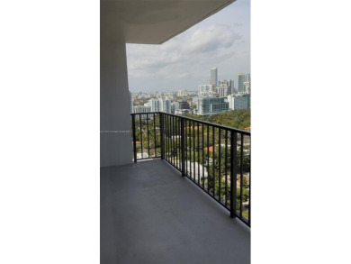 1 bed / 1.5 bath in the heart of Brickell. Unit has a large