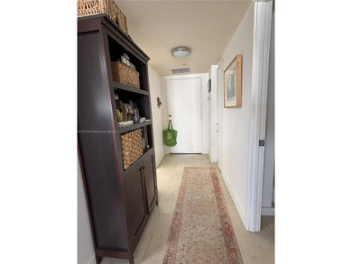 1 bed / 1.5 bath in the heart of Brickell. Unit has a large