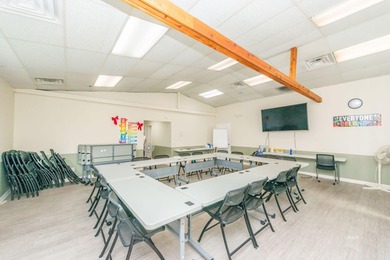 Take advantage of an exceptional business opportunity with this