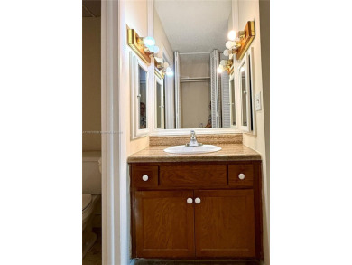 Beautiful 1 bed / 1.5 bath condo located on the 3rd floor of a