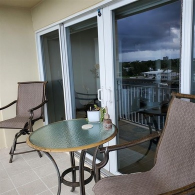 AWESOME!!  5th Flr amazing panoramic views of the Intracoastal