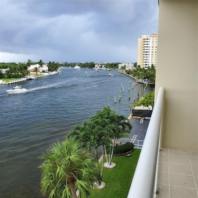 AWESOME!!  5th Flr amazing panoramic views of the Intracoastal