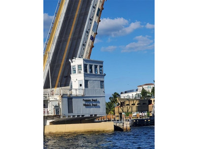 AWESOME!!  5th Flr amazing panoramic views of the Intracoastal