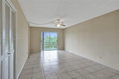 Move-in ready 1/1 top-floor unit with tile floors throughout