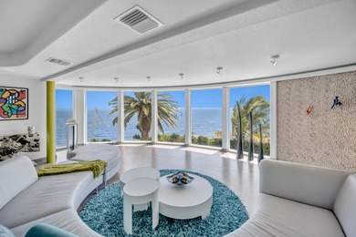 Experience breathtaking 180-degree, unobstructed views of the
