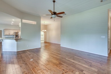 This conviently located triplex in Horseshoe Bay's Applehead