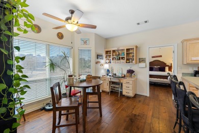 This conviently located triplex in Horseshoe Bay's Applehead