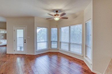 This conviently located triplex in Horseshoe Bay's Applehead