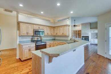 This conviently located triplex in Horseshoe Bay's Applehead