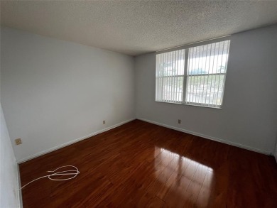 WATER VIEW BREATH TAKING HUGE 2 BEDROOM 2 BATHROOME SEE IT RIGHT