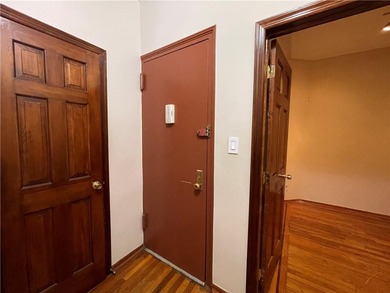 Heart of Brighton Beach, large 3 bedroom on Ocean Block