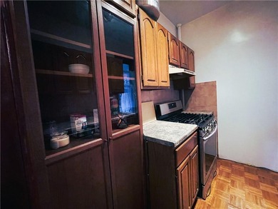 Heart of Brighton Beach, large 3 bedroom on Ocean Block