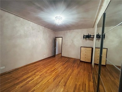 Heart of Brighton Beach, large 3 bedroom on Ocean Block