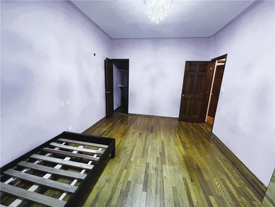 Heart of Brighton Beach, large 3 bedroom on Ocean Block