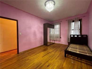 Heart of Brighton Beach, large 3 bedroom on Ocean Block