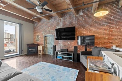 Modern amenities, 3rd-floor views, plus the entire downtown