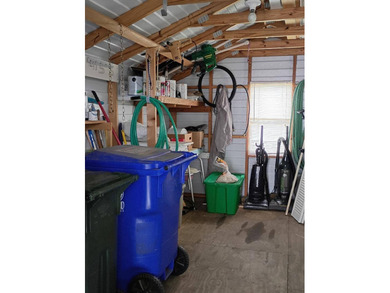 Charming and beautifully maintained 1 bedroom, 1 bath home being