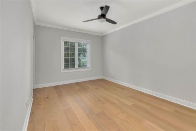 This condo faces a spectacular view of Butler Lake and the King