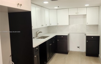 Beautiful Corner Unit - 3 Bed / 2 Bath - Wood & Tile Floors -