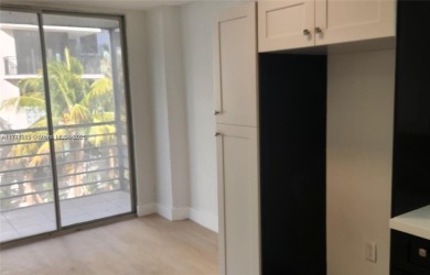 Beautiful Corner Unit - 3 Bed / 2 Bath - Wood & Tile Floors -