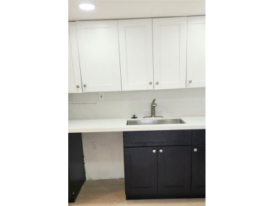 Beautiful Corner Unit - 3 Bed / 2 Bath - Wood & Tile Floors -