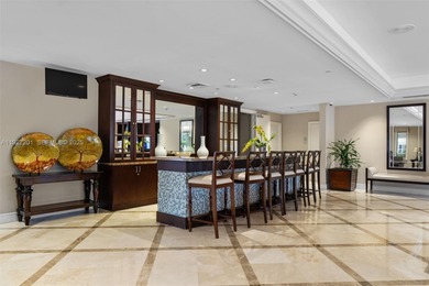 Beautiful 2 bed, 2 bath residence in Turnberry Village with