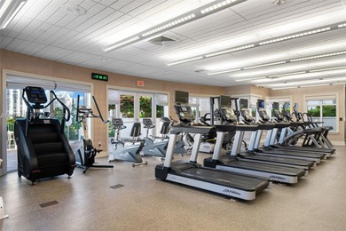 Beautiful 2 bed, 2 bath residence in Turnberry Village with